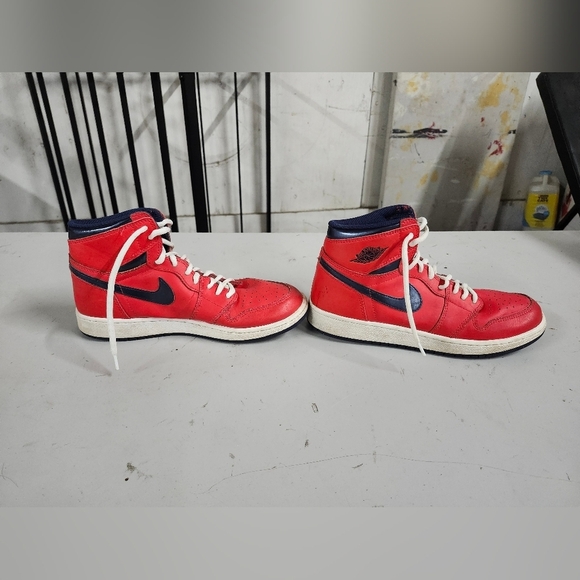 Nike Air Jordan 1 Retro Red - Picture 5 of 7